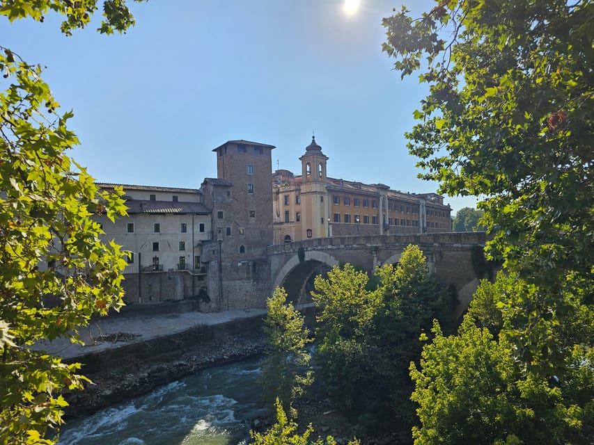 Hidden Gems of Rome Walking Tour - Theatre of Pompey: the assassination of Julius Caesar in your line of sight