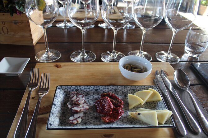History & Local Wines: Amphitheater, Mitrium and Winery Visit - FAQ