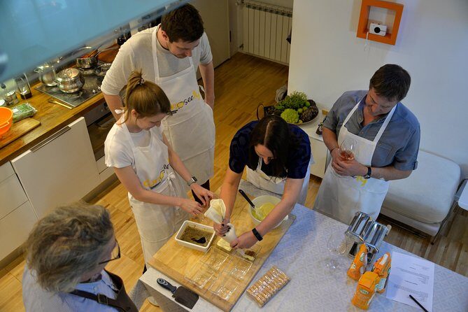Home Cooking in Testaccio: Cacio e Pepe, Amatriciana, Carbonara - Flour-to-egg dough: the lesson that makes everything easier later