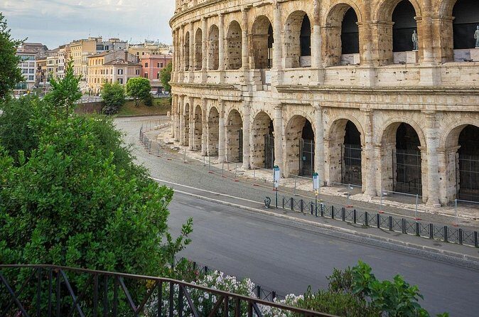 Hosted Access to the Colosseum - Stop 2: Roman Forum With a Short, Focused Window