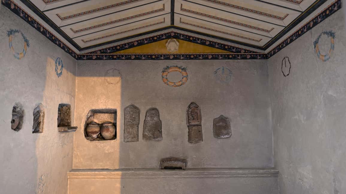 Hypogeum of the Crystallines Standard Visit - The 1889 Discovery Story and What It Explains About the Site