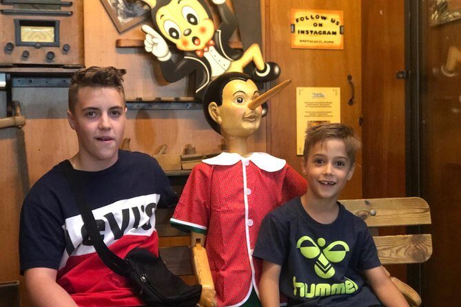 Illuminated Rome Tour for Kids&Families with Pizza&Gelato Tasting - Trevi Fountain after dark: the story behind the coins and the cinema tie-in