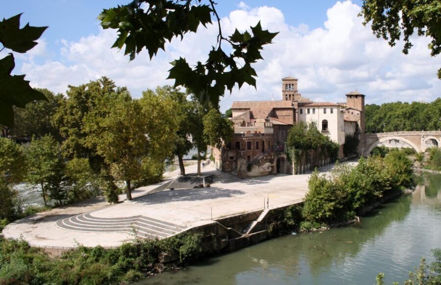Jewish Rome District, Old Ghetto and Trastevere Private Tour - Tiber Island and the Fabricio Bridge (62 B.C.): the river as a storyline