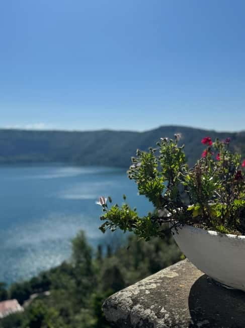 Jubilee: Castel Gandolfo and the gardens of the papal villas - Castel Gandolfo’s old-town stroll: what to watch for