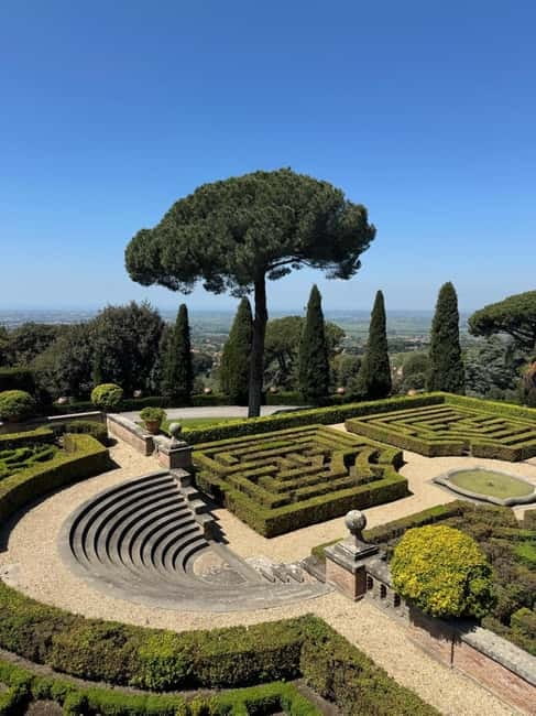 Jubilee: Castel Gandolfo and the gardens of the papal villas - Guide approach and the kind of stories you’ll hear