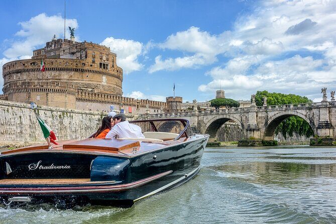 La Dolce Vita: Private Luxury Boat Ride in the Eternal City - Castel Sant’Angelo: Hadrian’s tomb to papal fortress