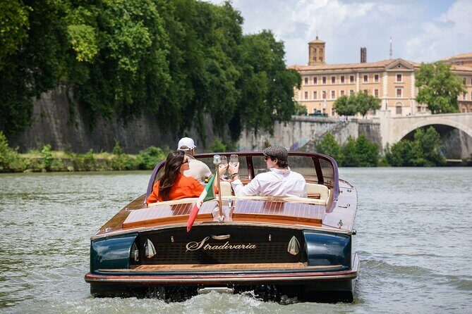 La Dolce Vita: Private Luxury Boat Ride in the Eternal City - Ponte Sant’Angelo: Hadrian’s bridge and Bernini’s angels