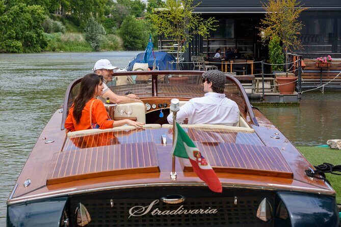La Dolce Vita: Private Luxury Boat Ride in the Eternal City - The one-hour route: how the stops connect like a story