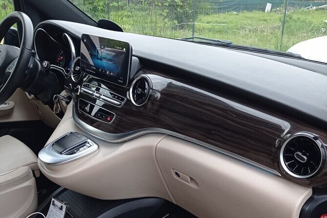 Luxury Private Transfer Rome Center to Fiumicino Airport - Door-to-Door Pickup Inside the Aurelian Walls