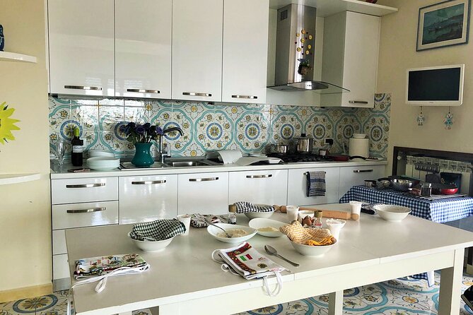 Make Neapolitan Pizza With A View Of Naples - The Dough Lesson: What You Actually Take Home