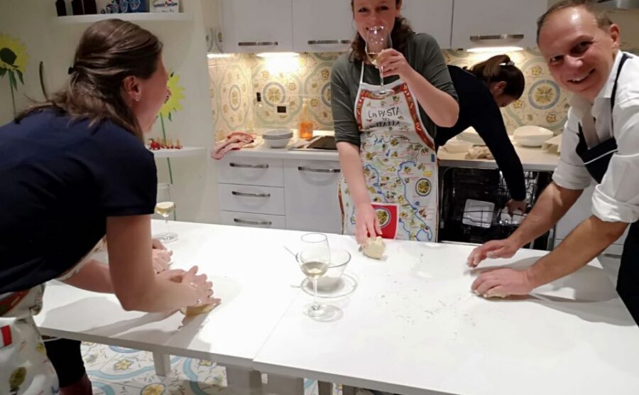 Make Neapolitan Pizza With A View Of Naples Like No Other - The ingredients lesson that helps you recreate pizza at home