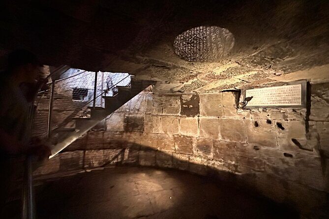 Mamertine Prison and Catacombs small group tour with driver - Group size, pacing, and what to watch for at the meeting point