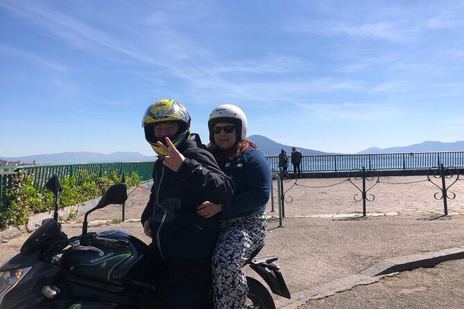 Moto Tour Naples - Visit in a different way with the experts of the city - Stop 2: Lungomare Caracciolo and the built-in eating break
