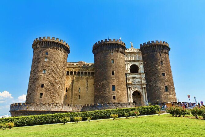Naples - 4 hours in the streets of the city - San Gregorio Armeno Crib Shops and the Spaccanapoli Spine