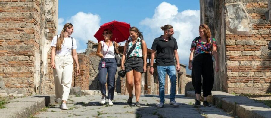 Naples: Amalfi Coast, Sorrento and Pompeii Day Trip - Positano on the Amalfi Coast: one focused hour for views, lanes, and shopping