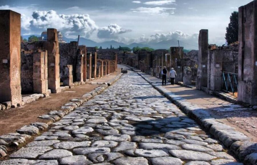 Naples: Amalfi Coast, Sorrento and Pompeii Day Trip - A note on guides: when the right voice makes the ruins click