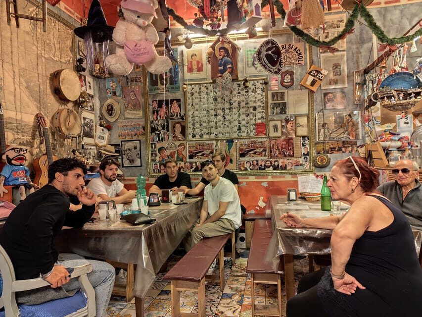 Naples: Authentic Family Home Lunch with Music Show & Spanish Quarters Tour - The Toledo meeting point: how to find it without stress