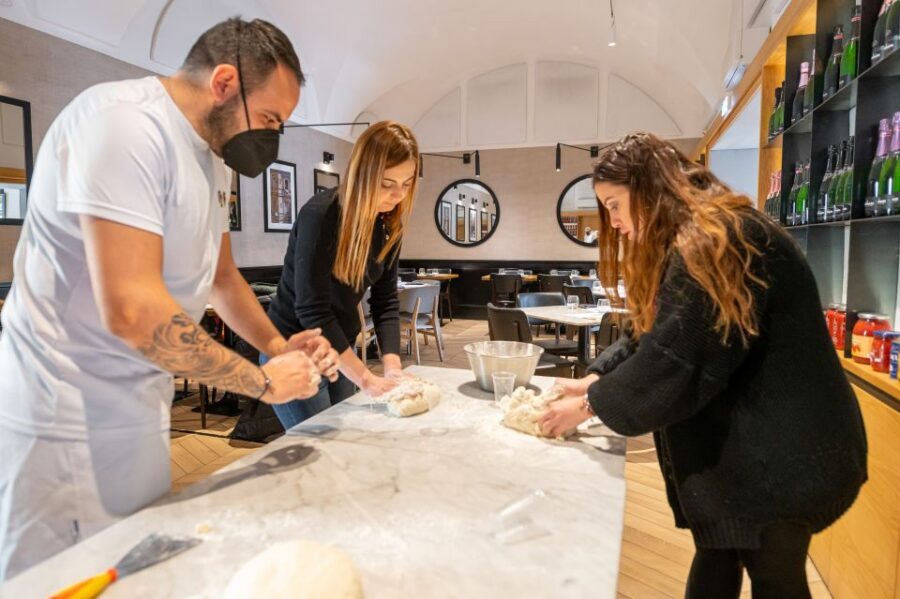 Naples: Authentic Neapolitan Pizza Making Class - Language and guide style: why it matters more than you think