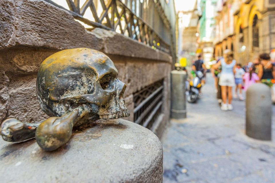 Naples behind the scene walking guided tour - Chiesa di Purgatorio ad Arco: Lucia la Sposa and luck for marriage