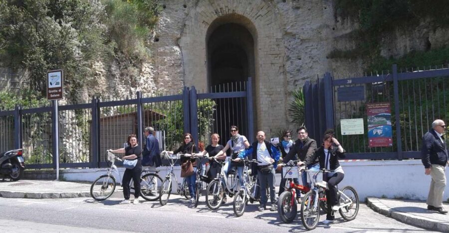 Naples: Electric Bike Tour of Pausilypon Archaeological Park - Piazza del Municipio and Plebiscito: Naples in big, postcard-friendly chunks