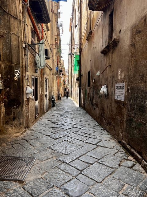 Naples: guided tour of the historic center - Meeting Paola and why the guide style matters here