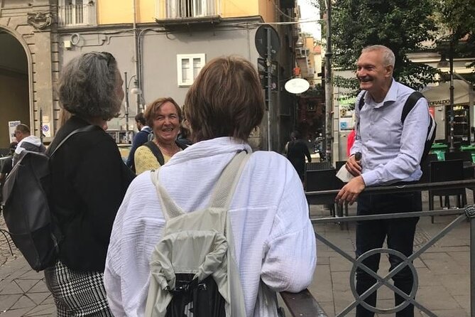 Naples historic center private tour with pizza lunch - Quartieri Spagnoli: the alleys where Naples stays Naples