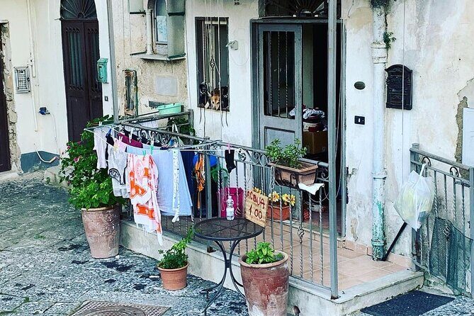 Naples Historical Center walking tour (2hrs) - Gesù Nuovo and Santa Chiara: what you’ll learn even without inside tickets