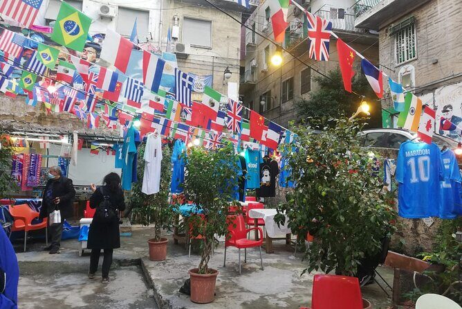 Naples : Maradona private guided tour - San Gregorio Armeno: Maradona nativity scenes in the real craft heart