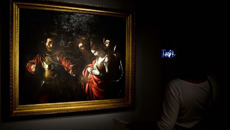Naples: Masterpieces of Caravaggio Guided Walking Tour - Micro-sculptures and the magnifying glass: seeing what most people miss