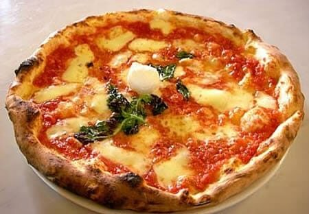 Naples: Night Driving Tour with Local Pizza Dinner - The monumental center: Plebiscito Square, Royal Palace, San Carlo, and Galleria Umberto I