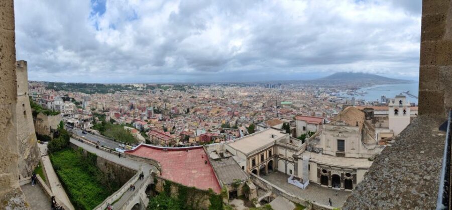 Naples Panoramic walking tour thourgh La Pedamentina scale - Montesanto to Vomero: the funicular start that sets the tone