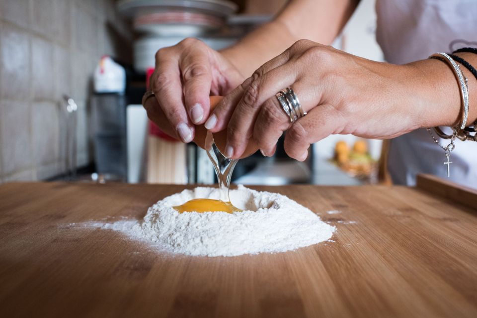 Naples: Pasta and Tiramisu Class at a Local's Home - Logistics that matter: address, language, and timing