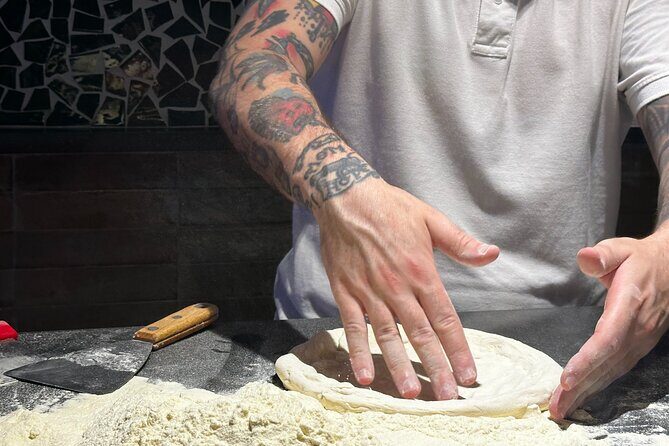 Naples Pizza Class: Learn, Bake & Eat the Authentic Pizza Taste - Where you meet on Via San Paolo and what the room feels like