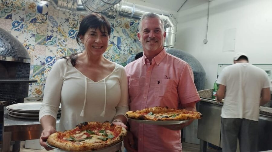 Naples: Pizza Making Class with Neapolitan Chef and drink - Two hours of pizza craft: how the lesson actually plays out