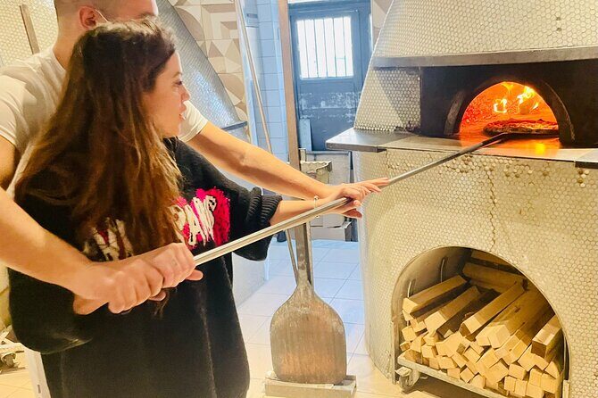 Naples: Pizza Making Class with Professional Pizzaiolo - A 2-hour Neapolitan pizza class with hands-on help on Via delle Zite