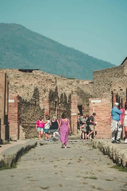 Naples: Pompeii Skip-the-Line Ticket with Round-Trip Bus - Priority entry and reserved seats: what you really buy