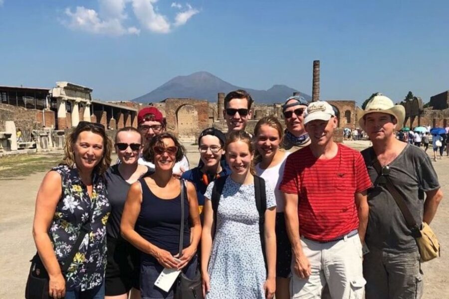 Naples: Private custom tour with a local guide - Languages and private pacing: English, French, Italian, Spanish