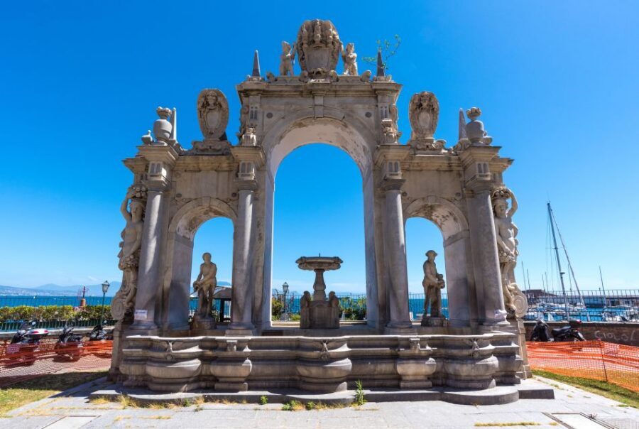 Naples Private Tour with driver and tour guide - The city squares on foot: Plebiscito, Toledo, Umberto I, Municipio