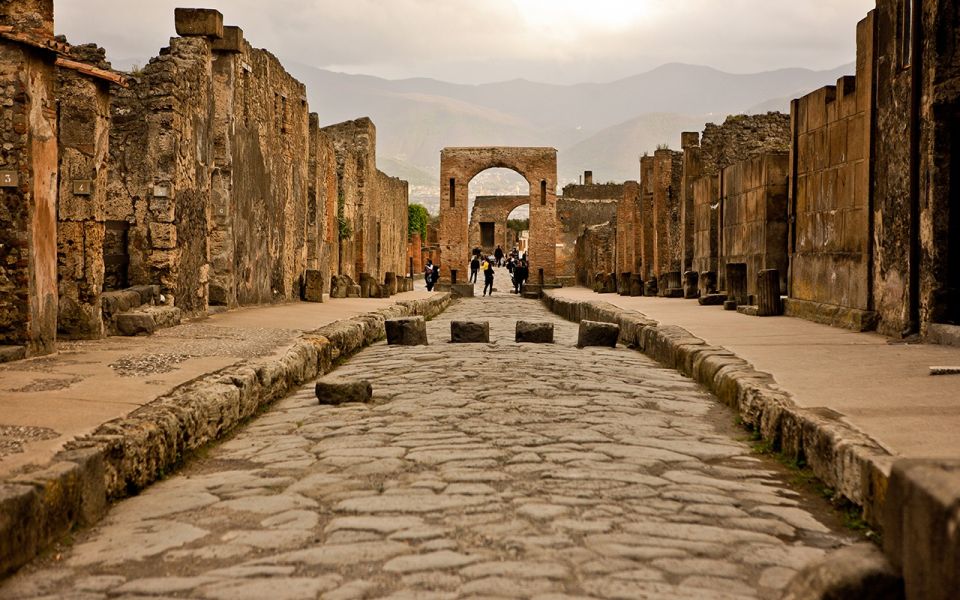 Naples: Private Transfer to Sorrento & Pompeii Guided Tour - Why skip-the-ticket-line support is worth paying for
