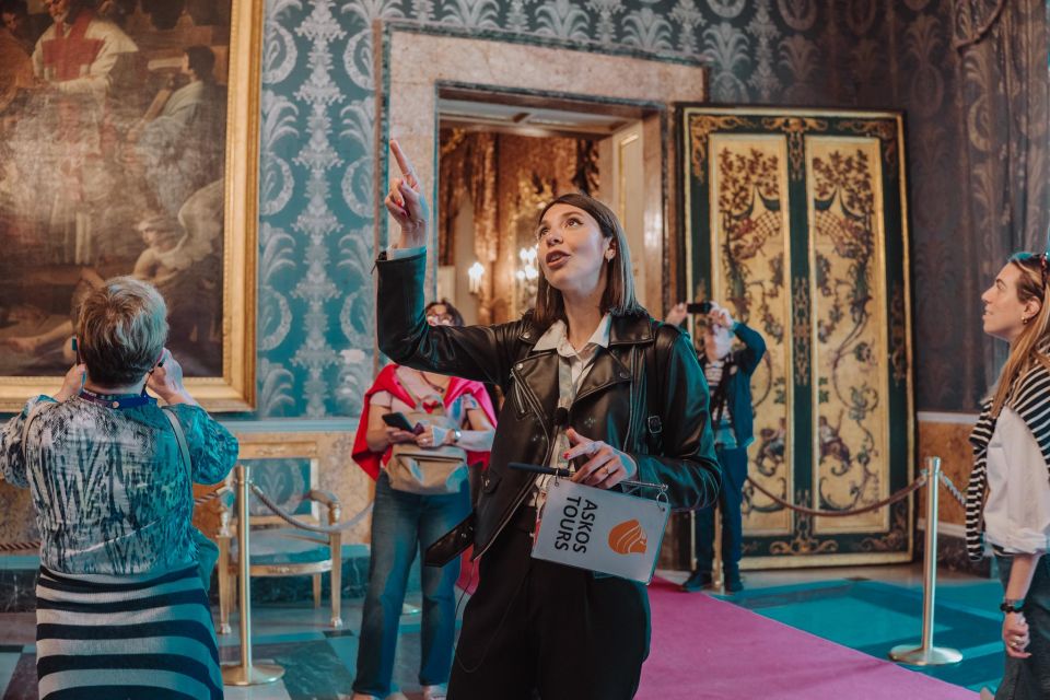 Naples: Royal Palace and Monumental Area Small Group Tour - Via Santa Lucia and Borgo Santa Lucia: the shift from monuments to Naples at street level