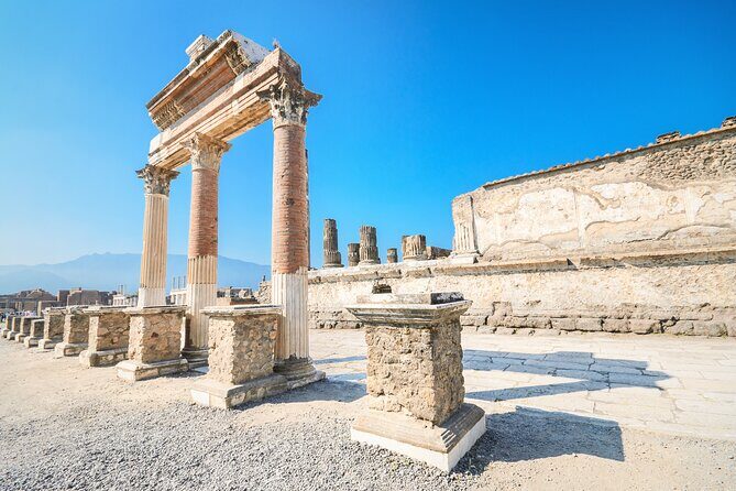 Naples/Salerno Port: Pompeii & Vesuvius - lunch or wine tasting - Lunch Between Ruins and Volcano: Simple Fuel That Fits the Day