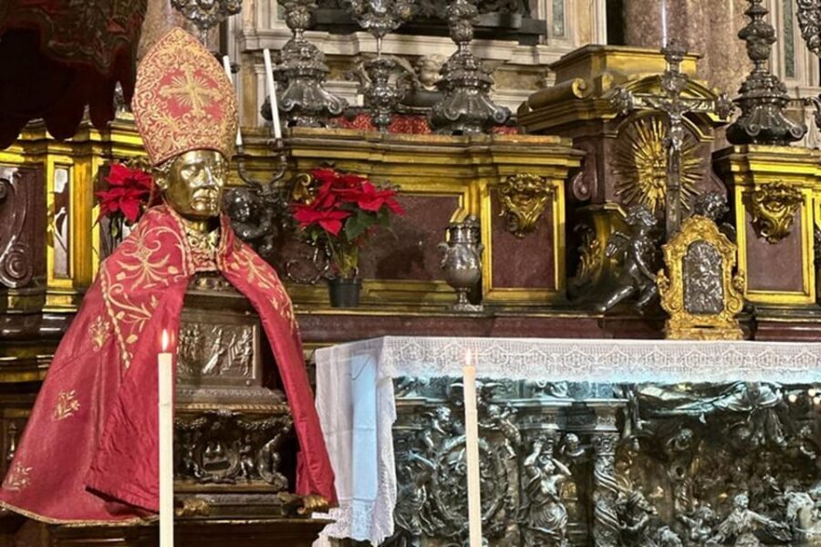 Naples: Sansevero Chapel Ticket & Guided Tour with Historian - Meeting at Piazza San Domenico Maggiore and getting into the right rhythm