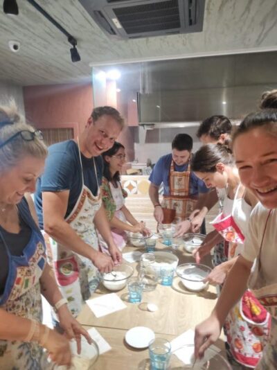 Naples: Small Group Pizza Making with Drink Included - Small-Group Comfort in a Traditional Naples Pizzeria (Air-Conditioned)