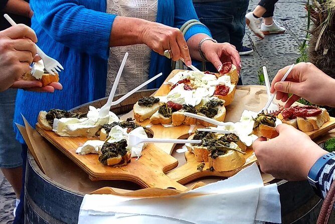 Naples: Street Food and Sightseeing Tour with Local Expert - Naples in 2½ Hours: Street Food Meets Real City Streets