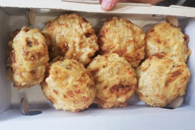Naples: Street Food and Sightseeing Tour with Local Expert - Spaccanapoli and the UNESCO Street: Frittatina, a Liquor Shot, and Pastry Since 1837