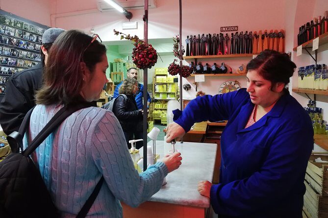 Naples: Street Food and Sightseeing Tour with Local Expert - What You’ll Eat: A Naples Street-Food Mix That Makes Sense
