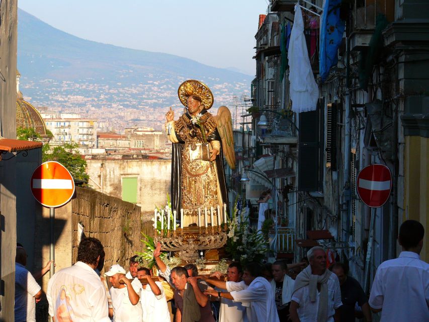 Naples: The Holy Mile 3-Hour Guided Tour - Extra Moenia and Presepe Favoloso: the route expands beyond the main basilicas