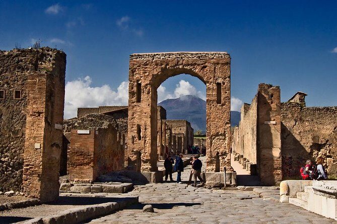 Naples to Praiano/Amalfi transfer via 2h in Pompei (or viceversa) - Leaving Pompeii and arriving ready for Praiano or Amalfi