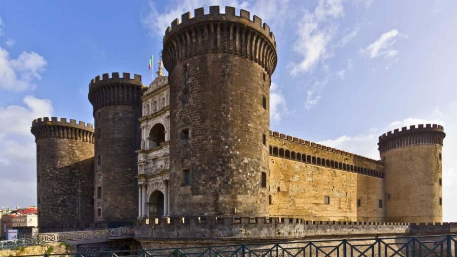 Naples: tour between Maschio Angioino and Plebiscito square - Key highlights at a glance