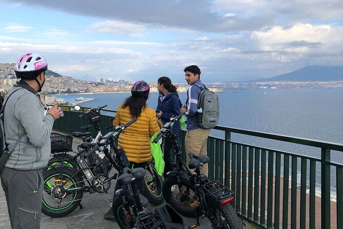 Naples tour by E-BIKE - Castel Nuovo to Via Toledo: smooth start, quick classic stop